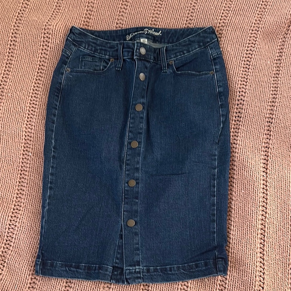 Target/Universal Threads Denim Button-Front Skirt